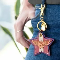 Crowded Coop, LLC DC Comics Bombshells Wonder Woman Faux Leather Keychain -Bioworld Shop CRC DCCL209 CE