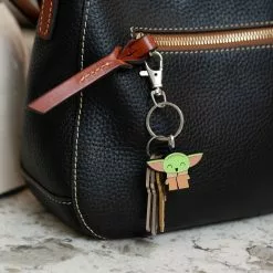 SalesOne LLC Star Wars: The Mandalorian, The Child "Baby Yoda" Happy Enamel Keychain -Bioworld Shop SOI SWMAN2YODAKC01 CF