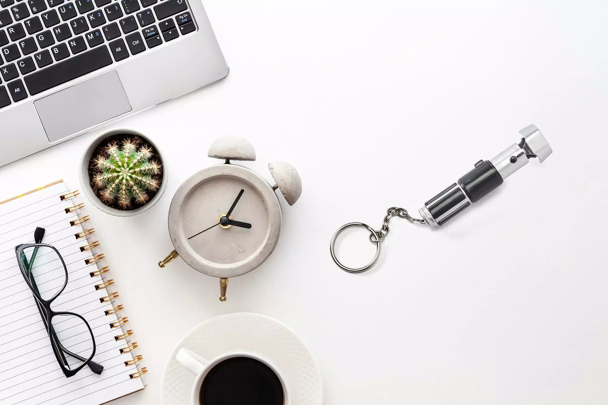 Seven20 Star Wars Mini Lightsaber Flashlight Key Chain: Yoda 7 Seven20 Star Wars Mini Lightsaber Flashlight Key Chain: Yoda - Image 5